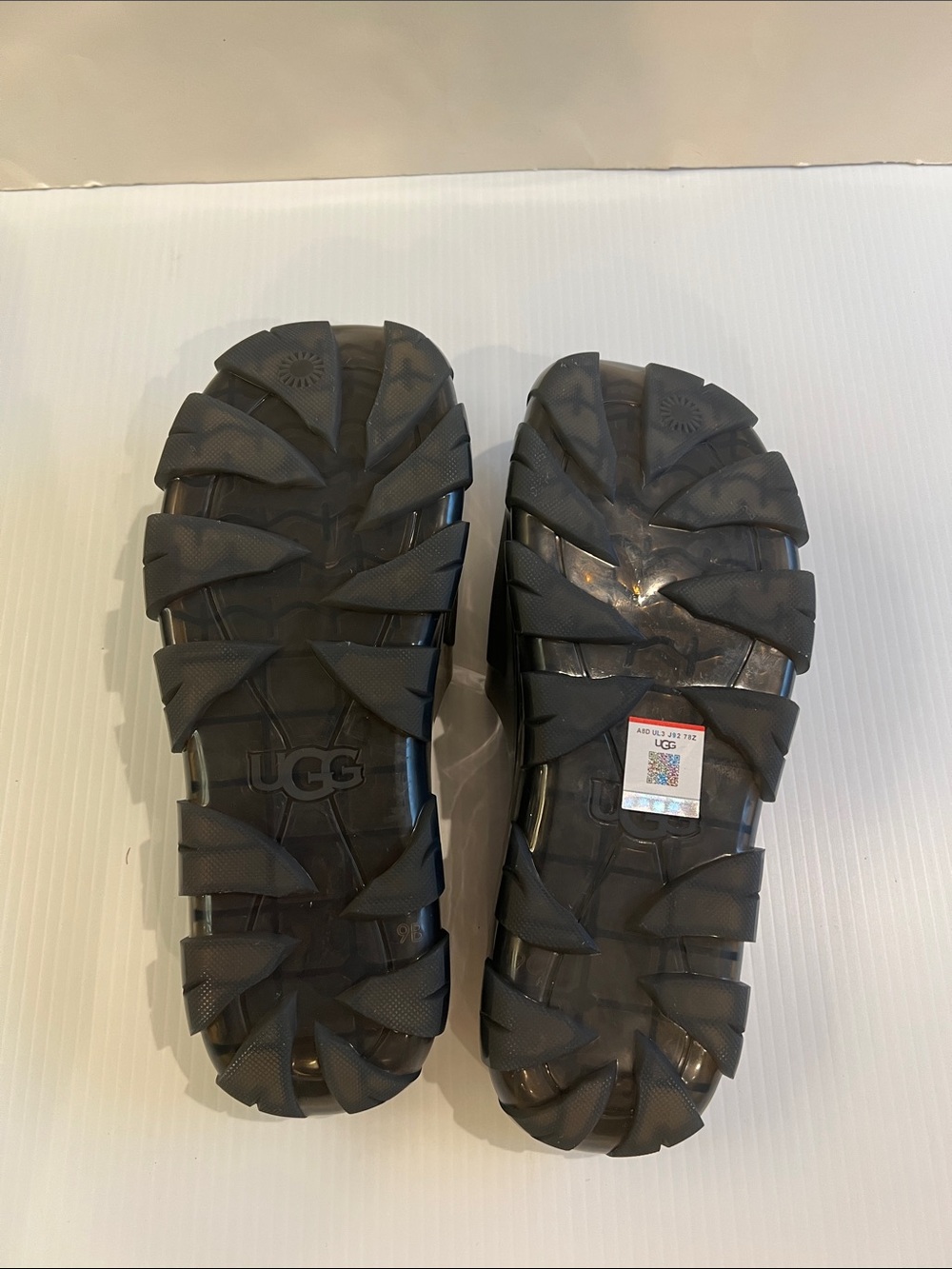 New UGG Women’s Black Sandal With Logo in Size 9 - Picture 5 of 5